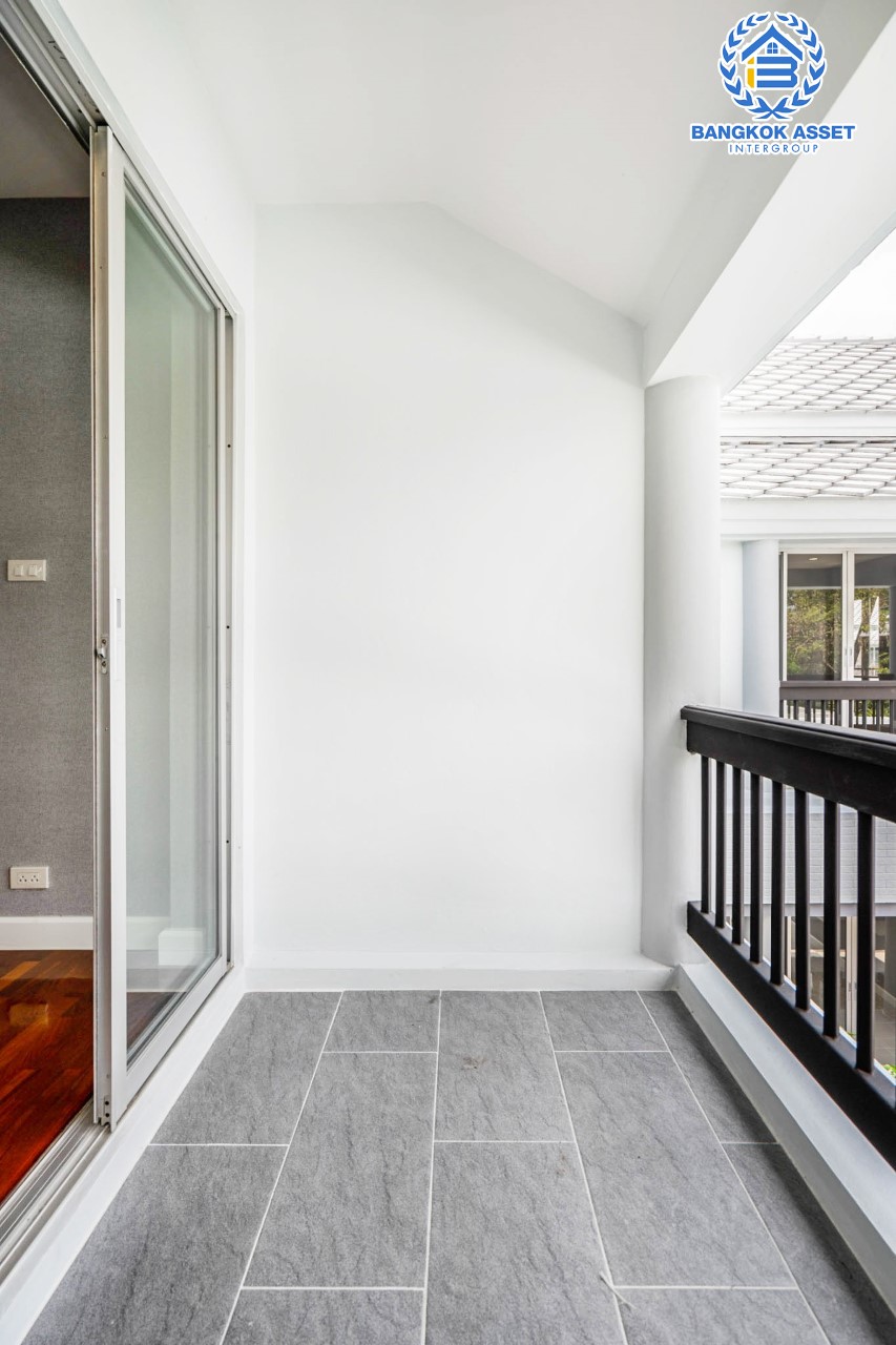 บ้านมือสองตกแต่งใหม่ ม.โนเบิล วานา วัชรพล ดีไซน์สุดโดดเด่น เนื้อที่ 65.6 ตร.ว. ฟังก์ชันจัดเต็ม 3 ห้องนอน 4 ห้องน้ำ 1 ห้องแม่บ้าน จอดรถได้ 2 คัน บนทำเลเดินทางสะดวก ใกล้เซ็นทรัลรามอินทรา, ห้าแยกวัชรพล, จุดขึ้นทางด่วน "ฉลองรัช" และรถไฟฟ้าสายสีชมพู "สถานีวัชรพล"...